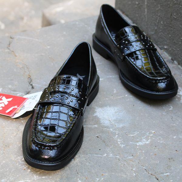 Mocasines Negros Tachas Xti