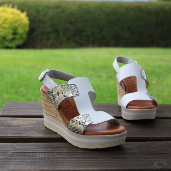 Sandalias Cuña Issa Miel