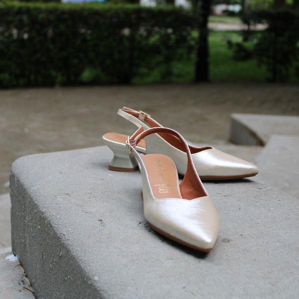 Zapato Destalonado Platino Daniela Vega 