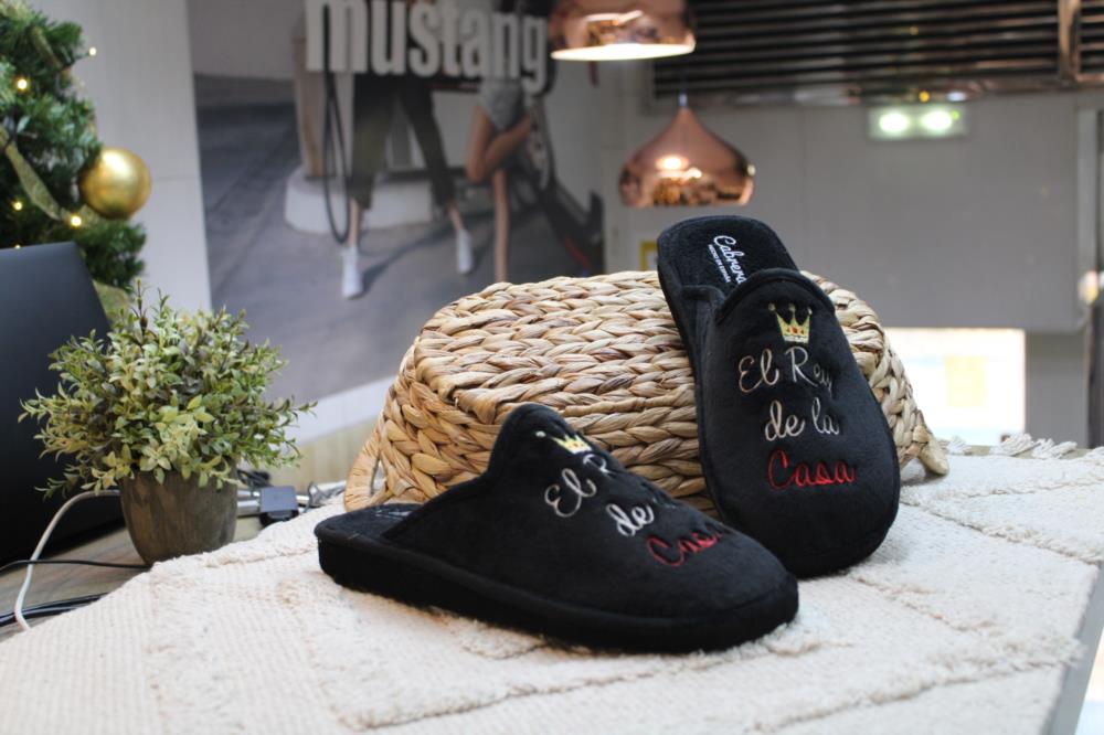 Zapatillas Rey de la Casa Cabrera 